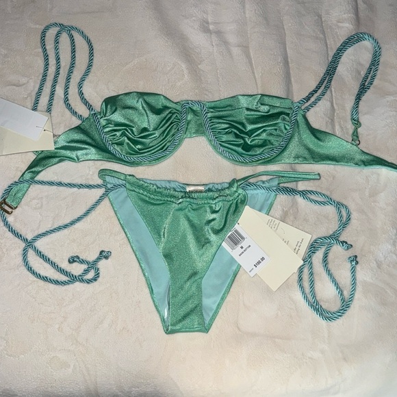 Lula Bikini Top in Turquesa
BAOBAB Medium - Picture 8 of 10